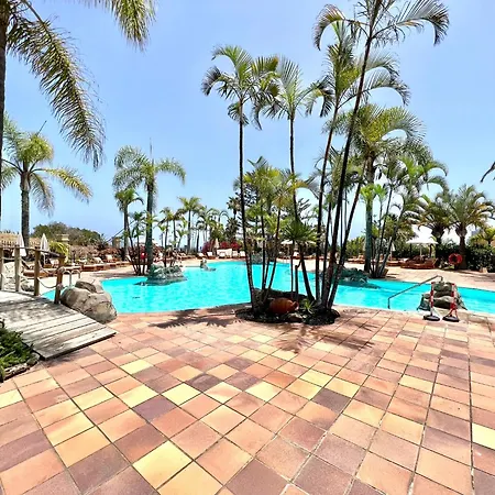 Con Gran Terraza Y Piscina Climatizada *